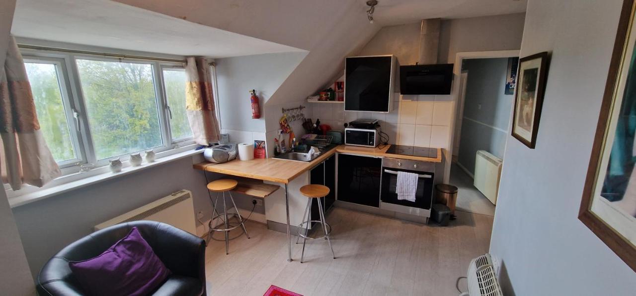 Cosy 2 Bedroom Flat - Sleeps 6 People - Close To Lewisham Dlr/Train Station London Kültér fotó