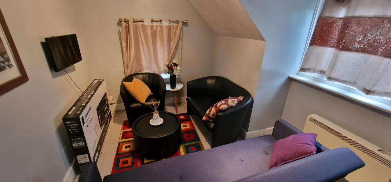 Cosy 2 Bedroom Flat - Sleeps 6 People - Close To Lewisham Dlr/Train Station London Kültér fotó