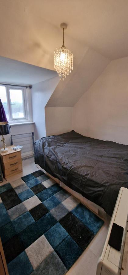 Cosy 2 Bedroom Flat - Sleeps 6 People - Close To Lewisham Dlr/Train Station London Kültér fotó